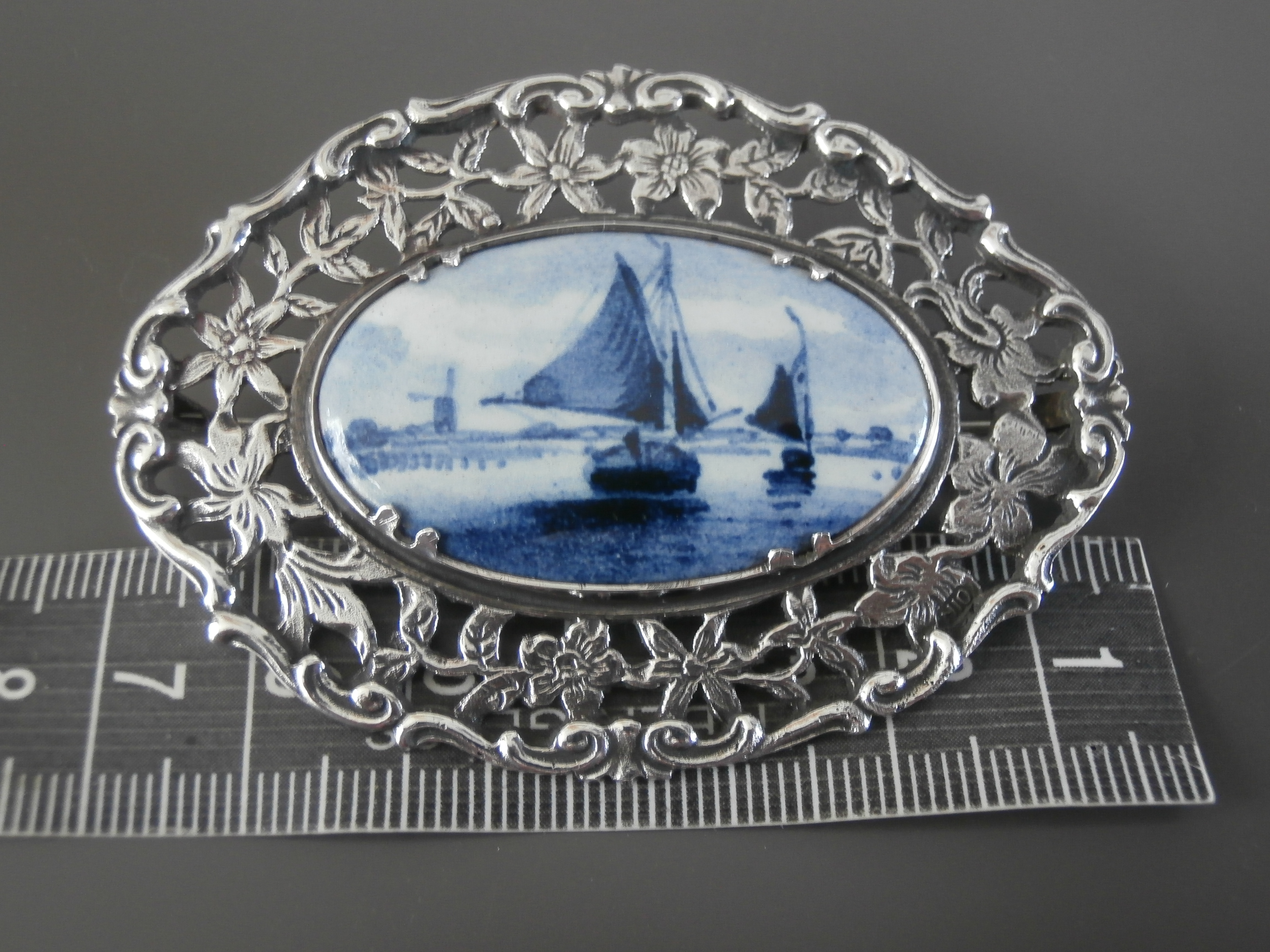 Oud-Hollandse broche L.