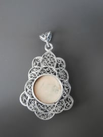 Een opvallende hanger, mooi filigrain