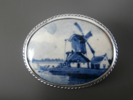 Royale ovale broche, Pieter Woerlee.