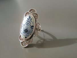 482; Ovale ring met filigrain zilveren blaadjes