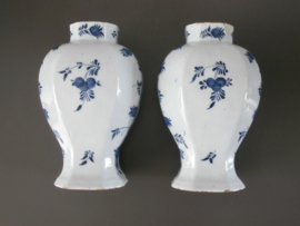 Stel balustervazen  'De Porceleyne Schotel',  1664-1772