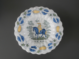 Delftse meerkleurige  plooischotel, 1690-1700