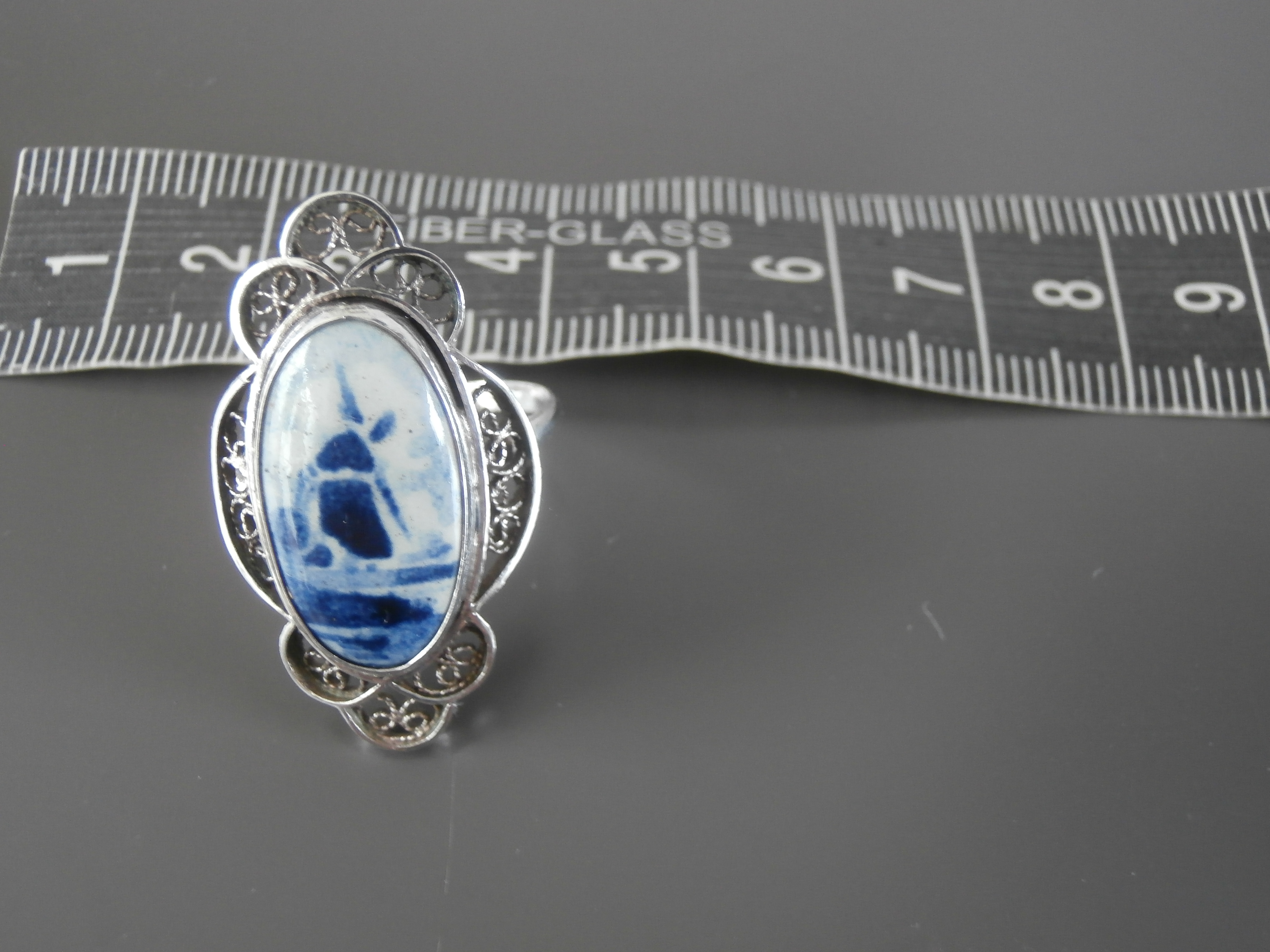 Filigrain zilveren ovale ring.