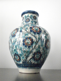 681; Robuuste vaas,  Iznik-stijl, DPF