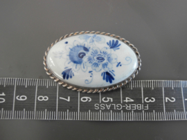 Middelgrote broche met bloemmotief