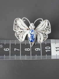 98; Vlinderbroche , zilver filigrain met delfts