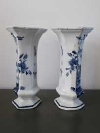 Twee bekervazen,  'De Klaauw', ca 1780-1800