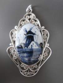 Elegante royale hanger met molen.