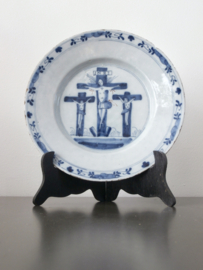 Plaat met decor van kruisiging, 18e eeuw