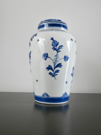 Hoge pot met deksel 1970.