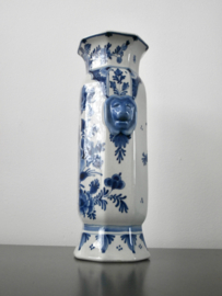 Leeuwenkop vaas, 1922, achtkantig.