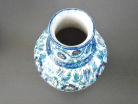 681; Robuuste vaas,  Iznik-stijl, DPF