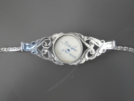 366; Elegant vormgegeven armband met ronde steen