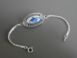 Zilveren filigrain armband met molenlandschap.