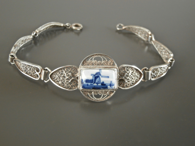 Zilveren armband met rechthoekige steen uit Atelier C. Verwoerd
