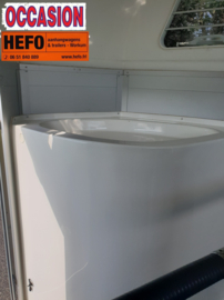 jonge Henra 2 paards XL aluminium trailer met o.a. klep-/ deur systeem en vaste zadelkamer