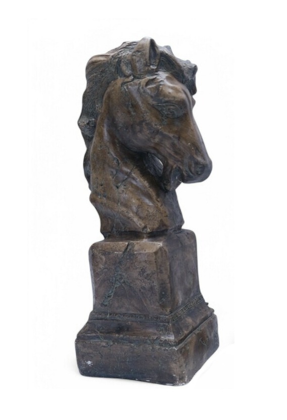 Sculptuur van een paardenhoofd (zgn. schaakstuk)