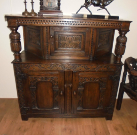 Eiken Elizabethan style Court Cupboard UK– 2e helft 19e eeuw