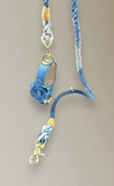 COLLIER BLEU AVEC ROSE DENIM