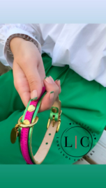 METALLIC GROENE HALSBAND MET ROZE BAND