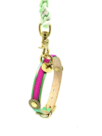 METALLIC GROENE HALSBAND MET ROZE BAND