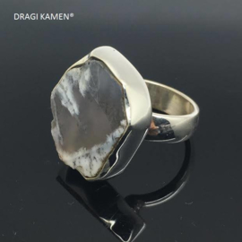 Handgemaakt 925/000 zilveren ring met dendriet opaal.  Ringmaat 17,5