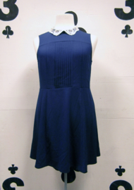 Blue dress white-collar