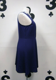 Blue dress white-collar