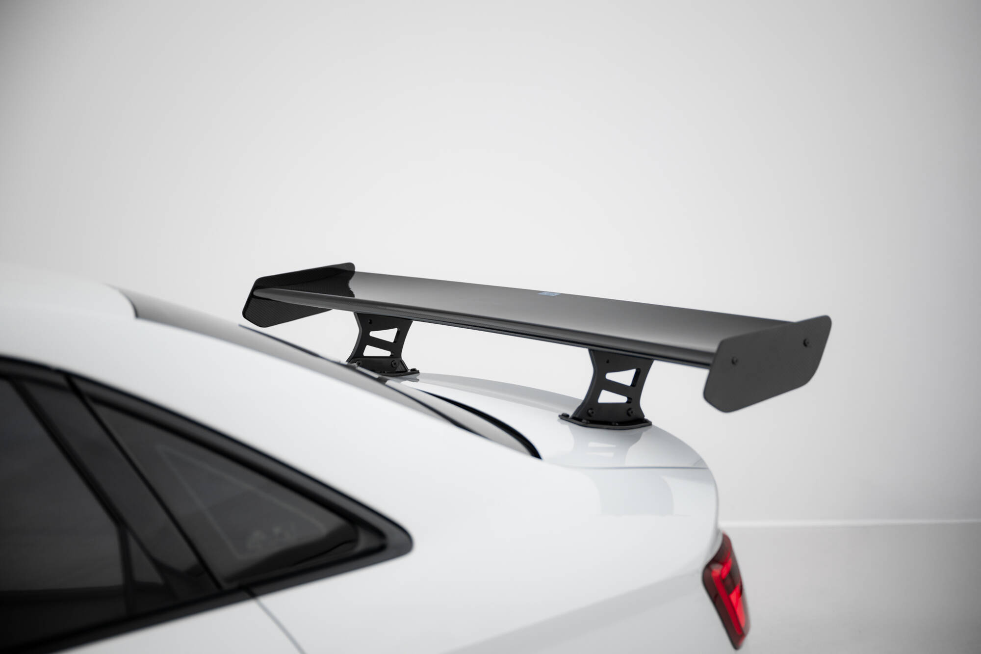 Maxton Design Carbon spoiler met interne beugels + LED Audi A3 / A3 S-Line / S3 / RS3 Sedan 8V / 8V Facelift