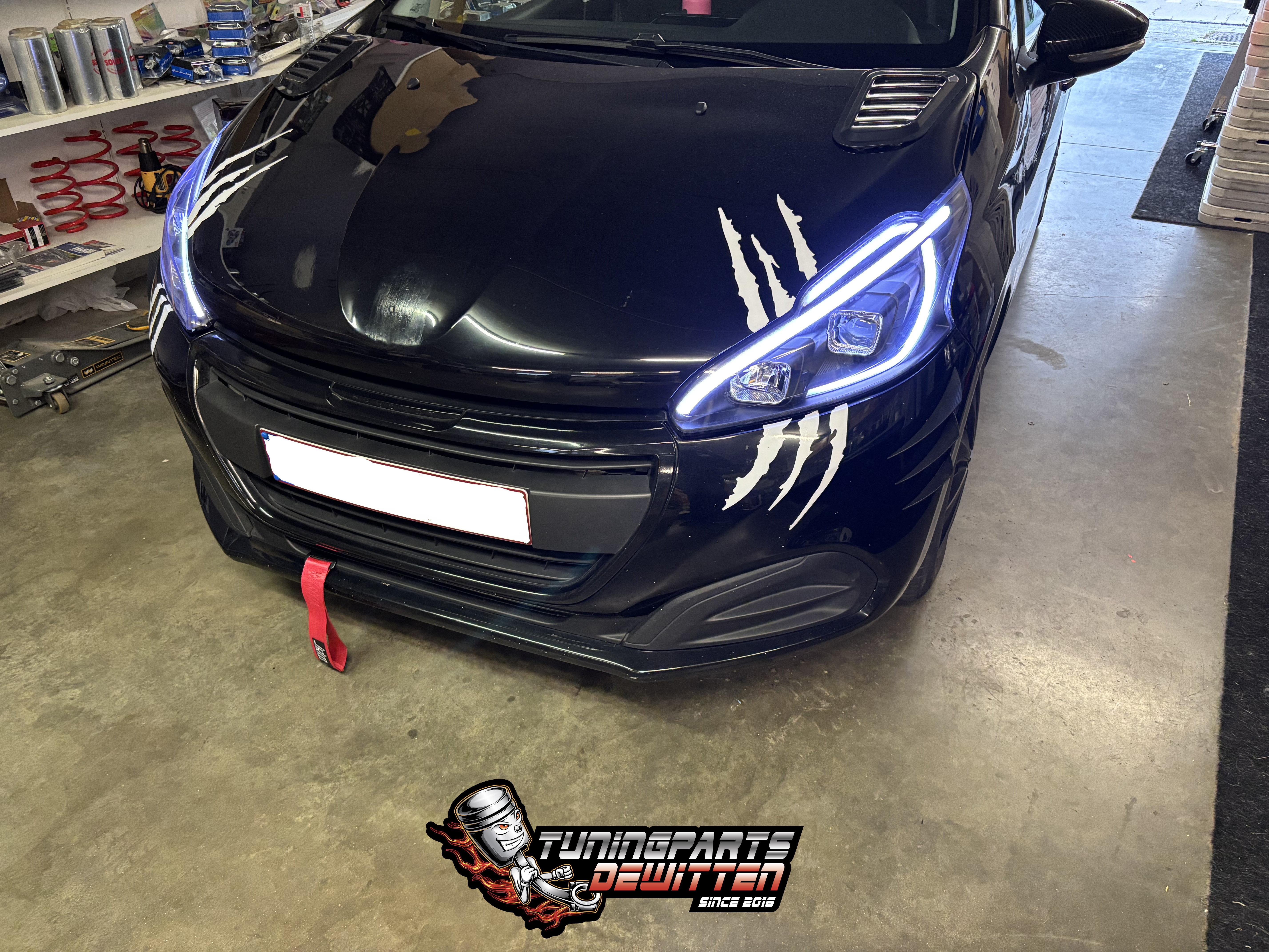 😍😍Deze Peugeot 208 Voorzien van LEDtube Black Koplampen van het Merk X-Line😍😍  😎Bij ons vind u alles wat met Tuning te maken heeft😎 😎Vind u het niet online contacteer ons vrijblijven😎  😀Meer dan 35.000 Artikelen online op onze Webshop😀