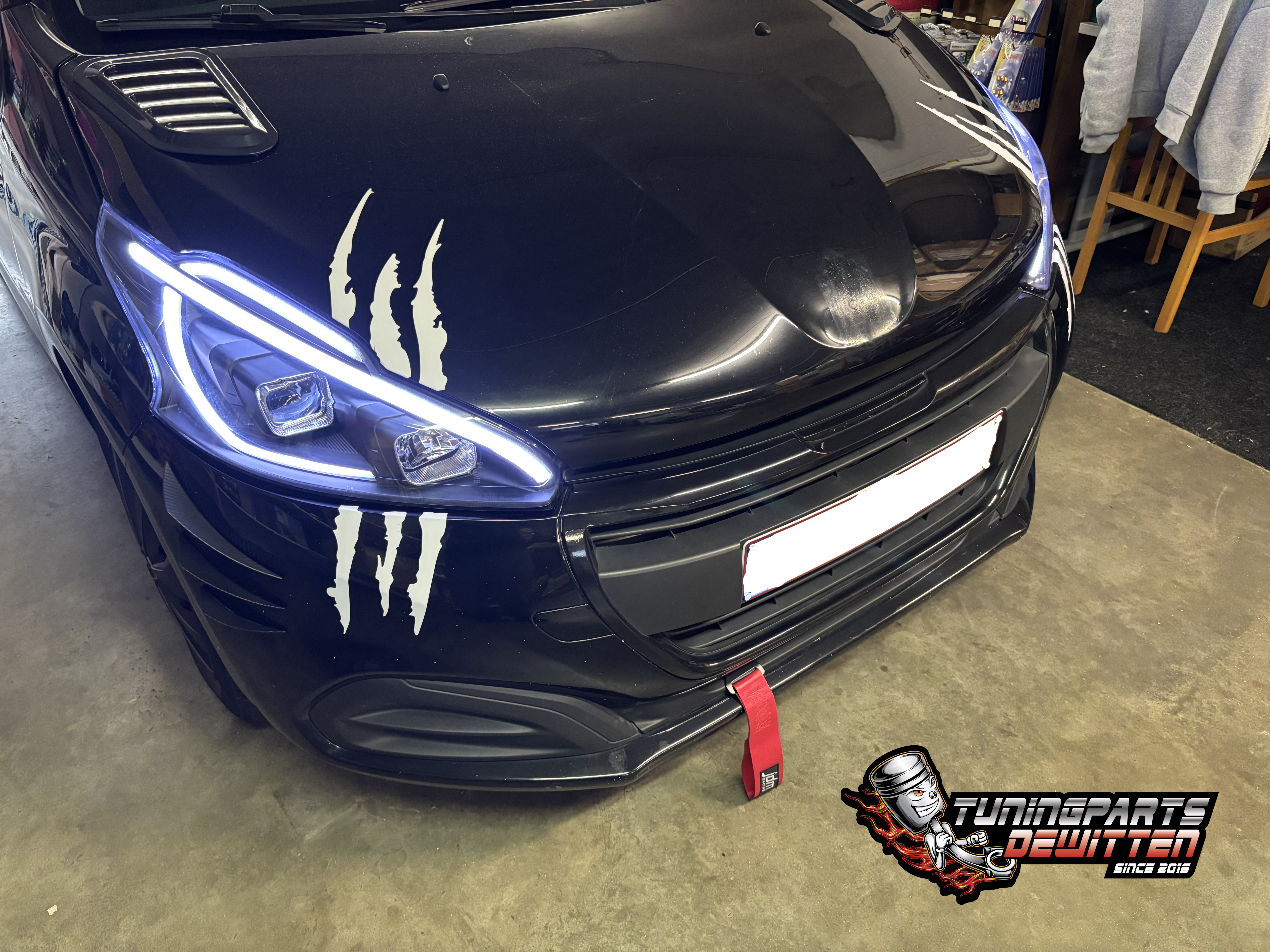 😍😍Deze Peugeot 208 Voorzien van LEDtube Black Koplampen van het Merk X-Line😍😍  😎Bij ons vind u alles wat met Tuning te maken heeft😎 😎Vind u het niet online contacteer ons vrijblijven😎  😀Meer dan 35.000 Artikelen online op onze Webshop😀