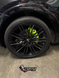 🔥🔥Porsche Cayenne van 2018 voorzien van Neon Green Remklauwen🔥🔥