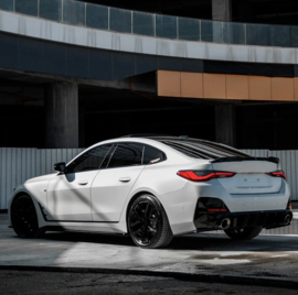 Oneway Achterbumperskirt (Diffuser) passend voor BMW 4-Serie G26 M-Pack/M440i 2021- (met ronde uitlaatsierstukken) - Glanzend zwart