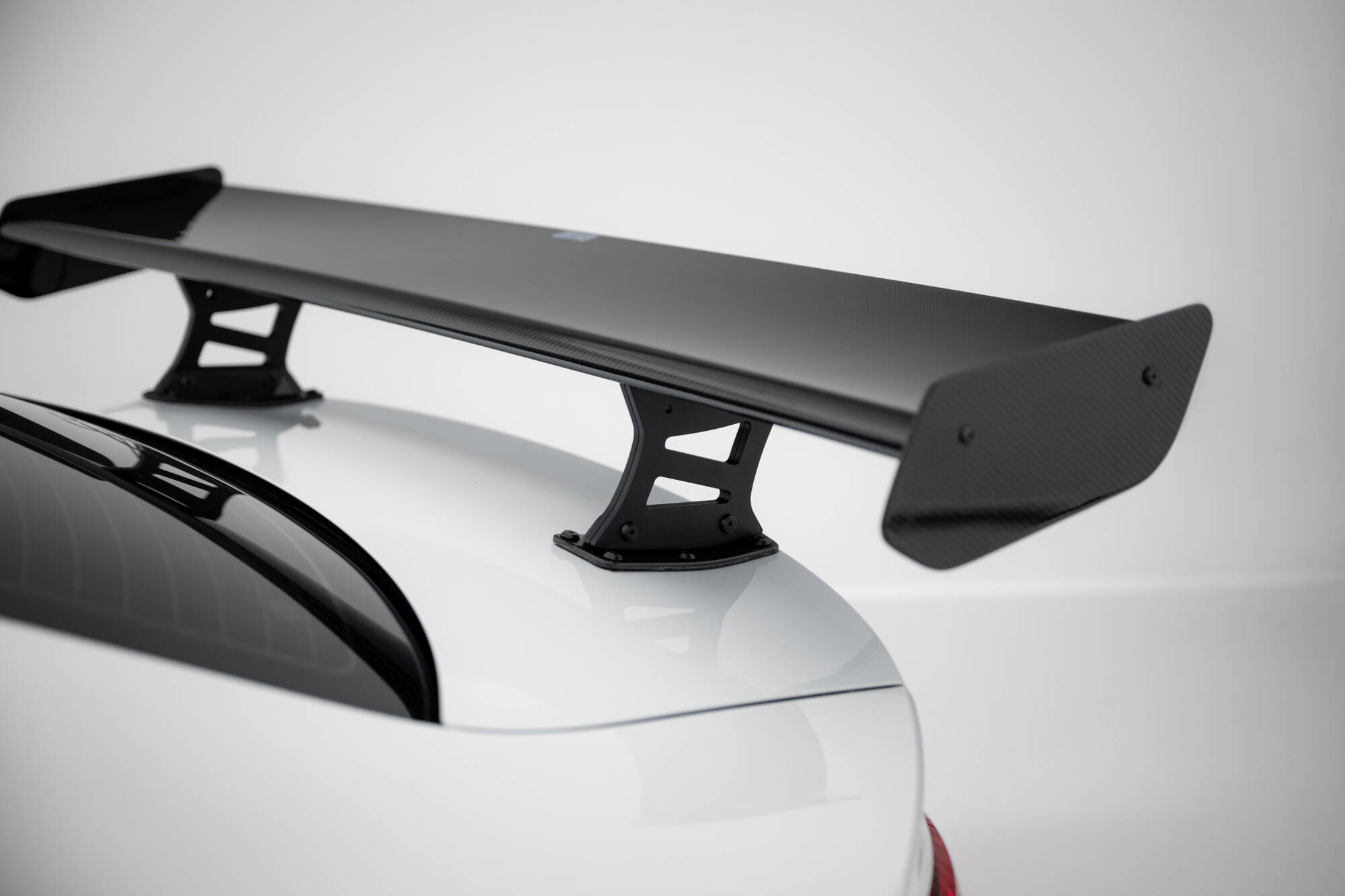 Maxton Design Carbon spoiler met interne beugels + LED Audi A3 / A3 S-Line / S3 / RS3 Sedan 8V / 8V Facelift