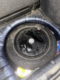 Reservewiel + Krik + Sleutel afkomstig van Clio 3 deurs 1.2 16V 2004