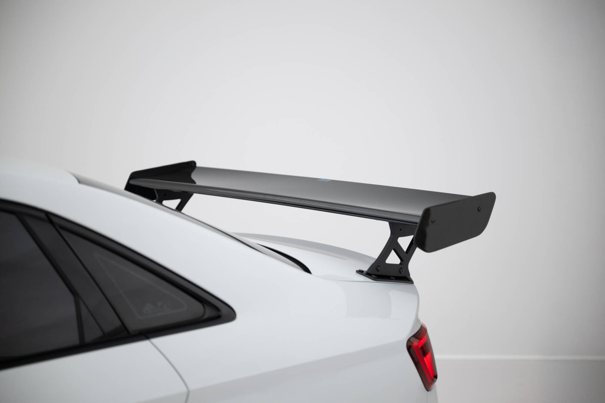Maxton Design Carbon spoiler met externe beugels, Audi A3 / A3 S-Line / S3 / RS3 Sedan 8V / 8V Facelift