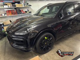🔥🔥Porsche Cayenne van 2018 voorzien van Neon Green Remklauwen🔥🔥