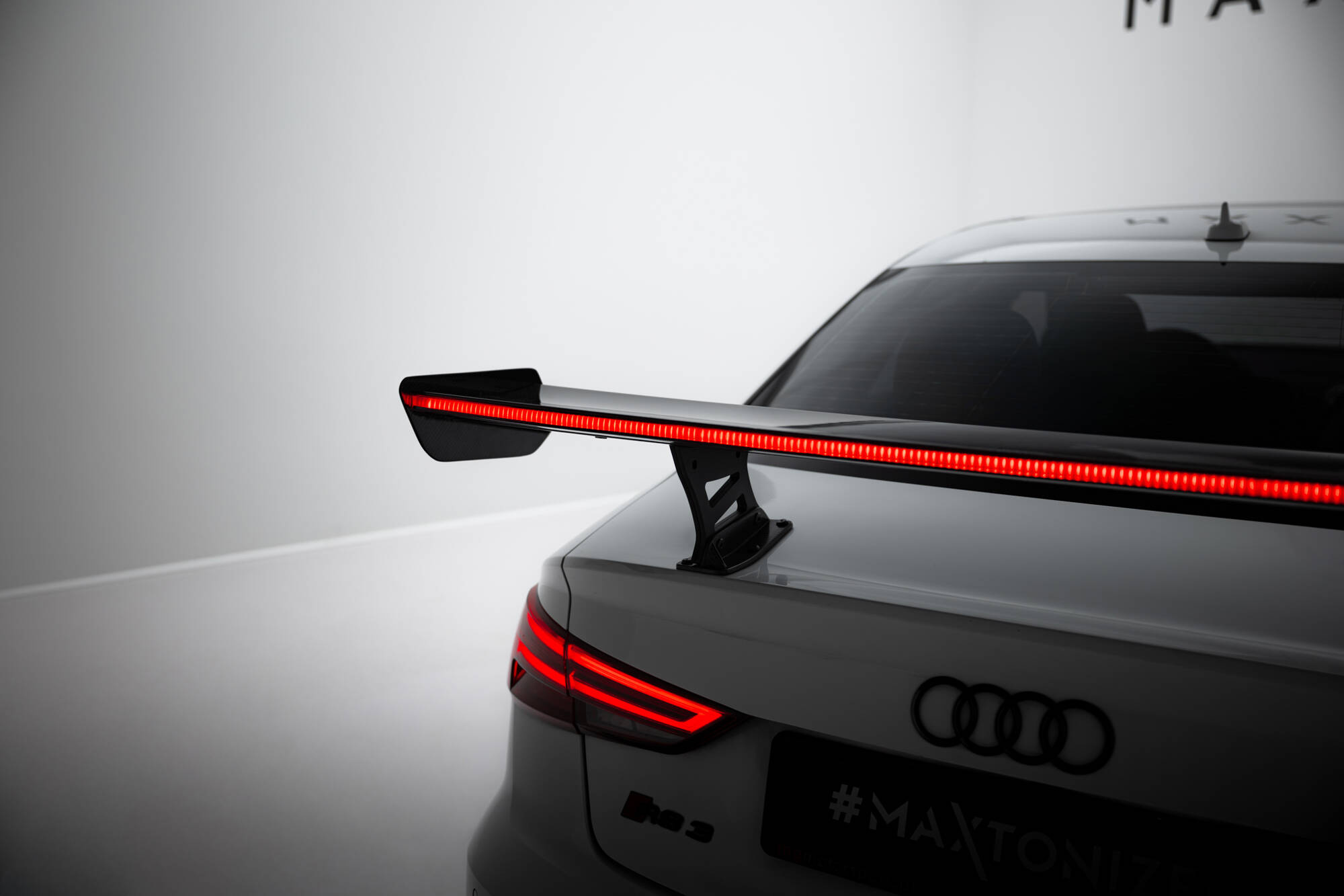 Maxton Design Carbon spoiler met interne beugels + LED Audi A3 / A3 S-Line / S3 / RS3 Sedan 8V / 8V Facelift