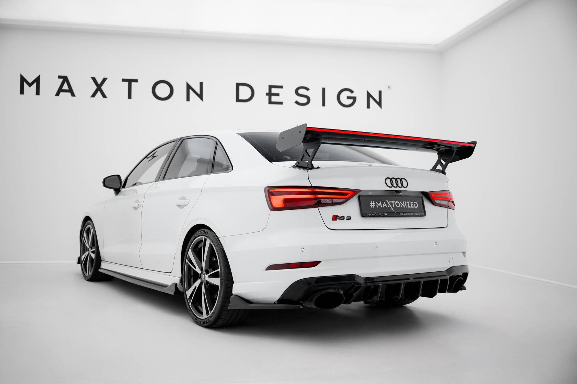 Maxton Design Carbon spoiler met externe beugels + LED Audi A3 / A3 S-Line / S3 / RS3 Sedan 8V / 8V Facelift