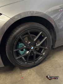 💙 BMW 1 Serie 118i voorzien van Ocean Turquoise remklauwen! 💙
