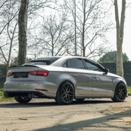Oneway Complete bodykit passend voor Audi A3 (8V) Sedan Facelift 2016-2020 (dubbele uitlaat L/R) - Glanzend zwart