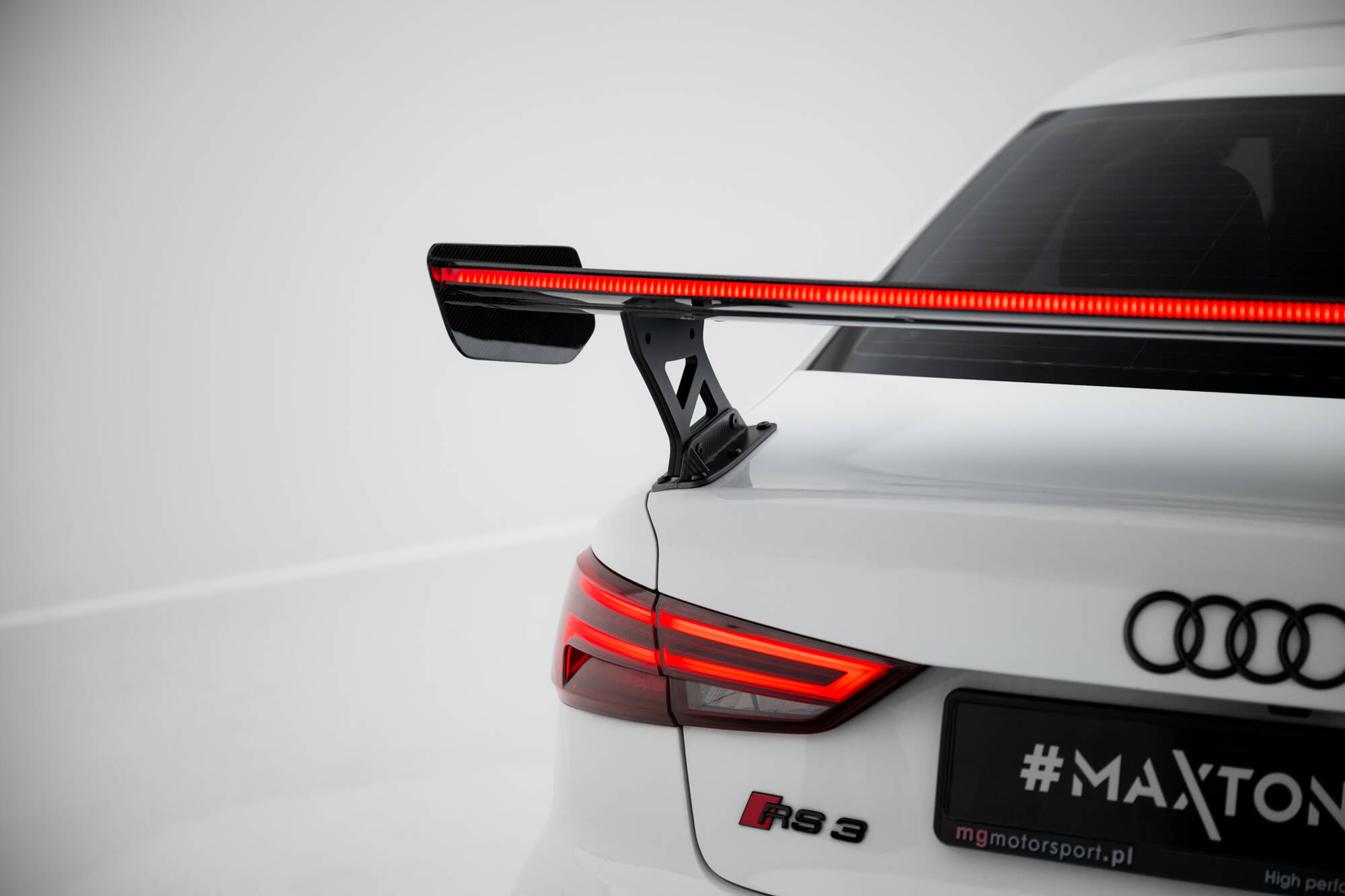 Maxton Design Carbon spoiler met externe beugels + LED Audi A3 / A3 S-Line / S3 / RS3 Sedan 8V / 8V Facelift