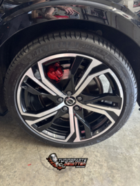 🤙🤙Deze Volvo S60 B5 zijn Remklauwen voorzien van Racing Rosso Kleur🤙🤙