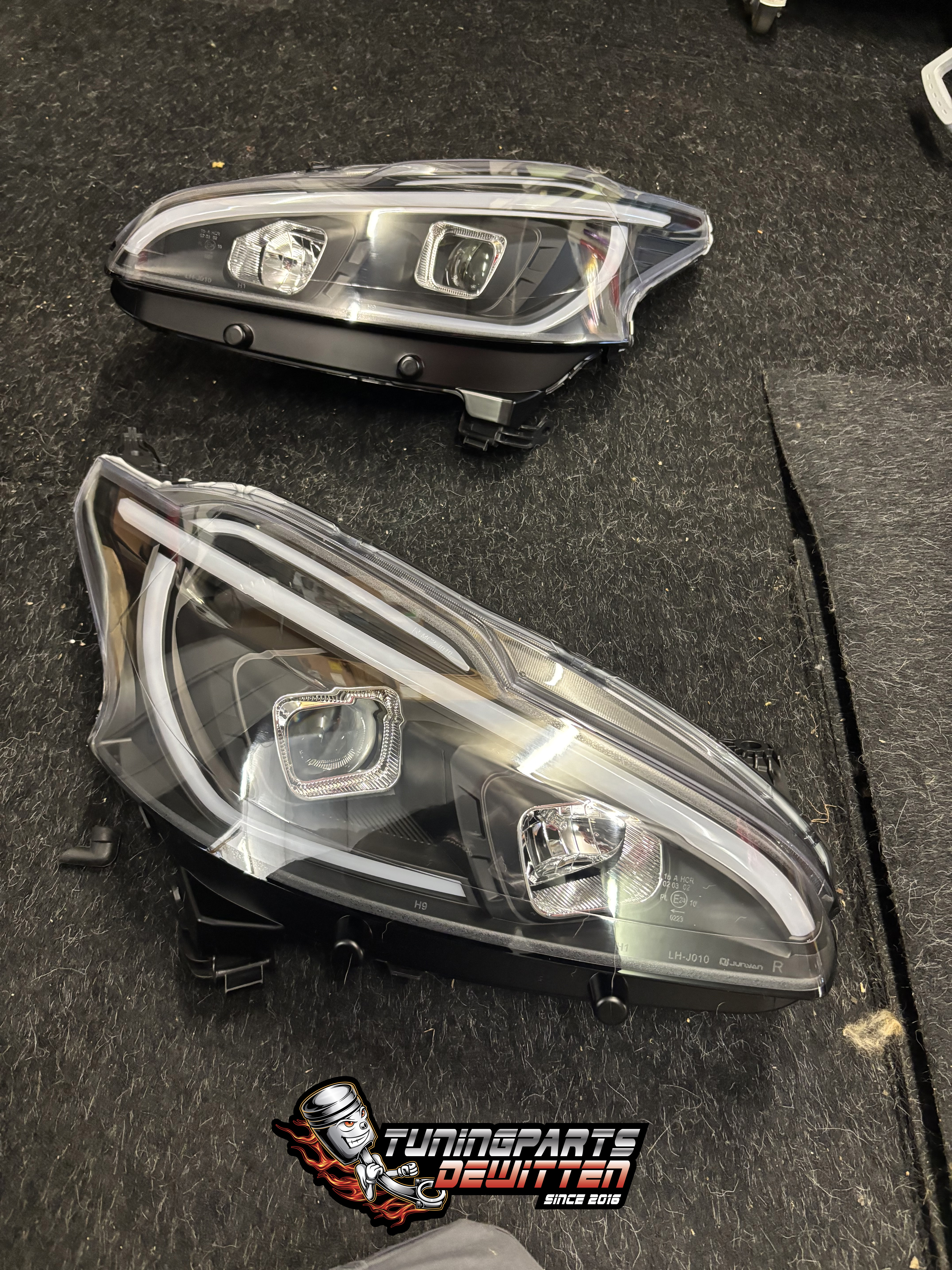 😍😍Deze Peugeot 208 Voorzien van LEDtube Black Koplampen van het Merk X-Line😍😍  😎Bij ons vind u alles wat met Tuning te maken heeft😎 😎Vind u het niet online contacteer ons vrijblijven😎  😀Meer dan 35.000 Artikelen online op onze Webshop😀