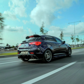 Oneway Achterbumperskirt (Diffuser) passend voor Alfa Romeo Giulietta 2010-2020 - Versie 2 - Glanzend zwart