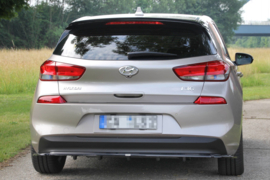 Maxton Design CENTRAL REAR SPLITTER (WITH VERTICAL BARS) HYUNDAI I30 MK3 HATCHBACK Gloss Black