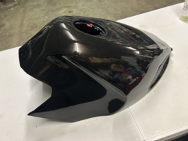 👉👉Ook voor het Wrappen van Motorkappen kan u bij ons terecht👈👈  😍😍Deze Kap Gewrapt in Gloss Ember Black 3M Wrapfolie voor onze klant😍😍  www.tuningparts-dewitten.be  #Tuningpartsdewitten #grootstetuningwebshopvanbelgie #wrapped #wrapping #wrap #mot