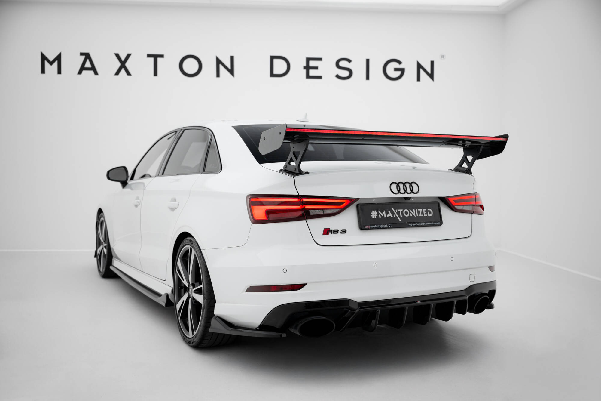 Maxton Design Carbon spoiler met externe beugels + LED Audi A3 / A3 S-Line / S3 / RS3 Sedan 8V / 8V Facelift