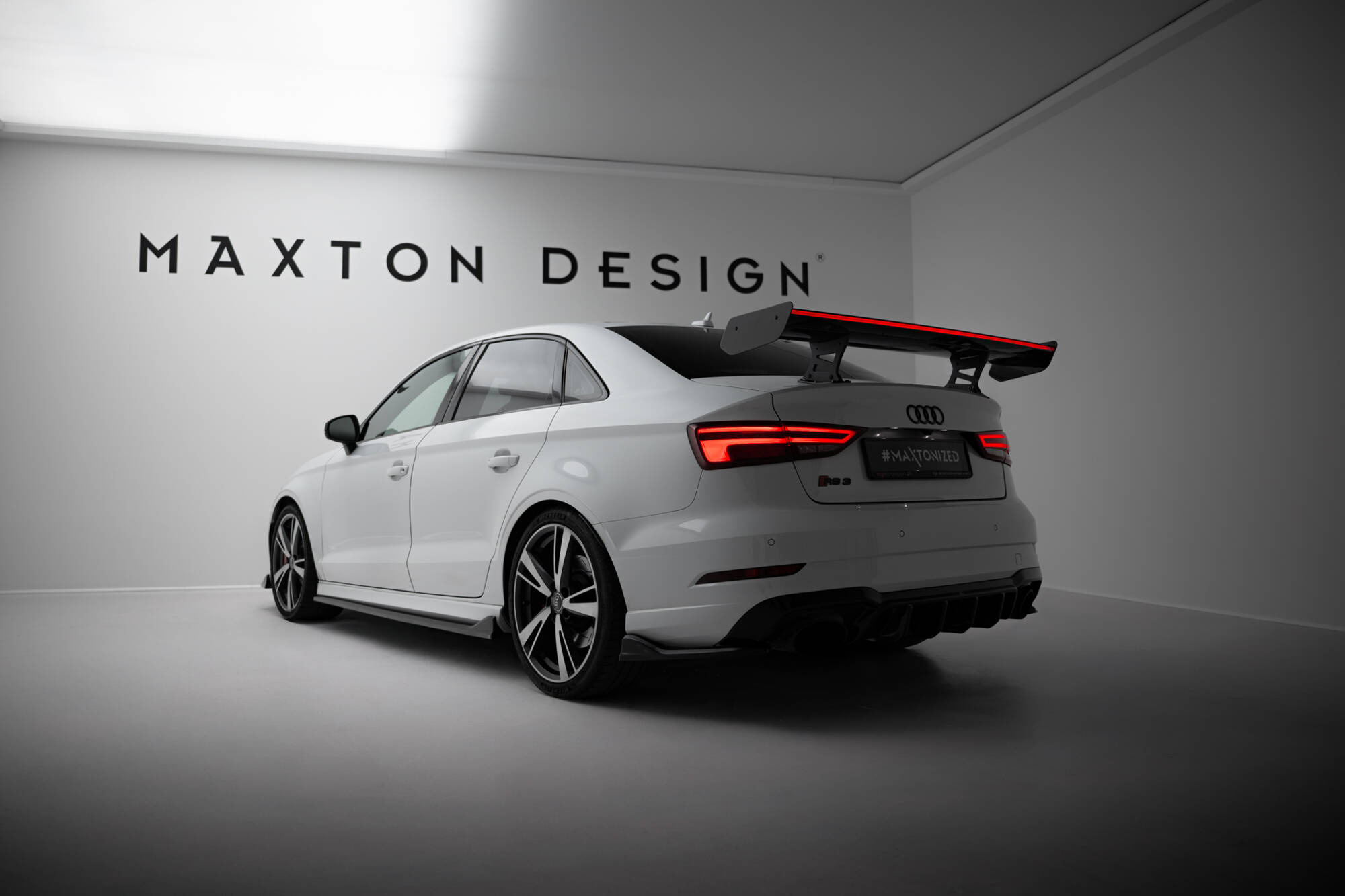 Maxton Design Carbon spoiler met interne beugels + LED Audi A3 / A3 S-Line / S3 / RS3 Sedan 8V / 8V Facelift