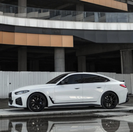 Oneway Complete bodykit passend voor BMW 4-Serie G26 M-Pack/M440i 2021- (met dubbel rond of ovale uitlaatsierstukken) - Glanzend zwart